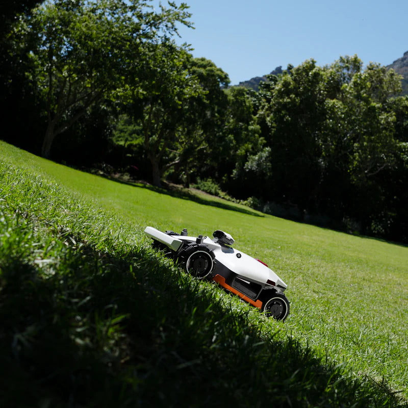 LUBA-2 1000X | 10000m2 AWD Robotic Mower